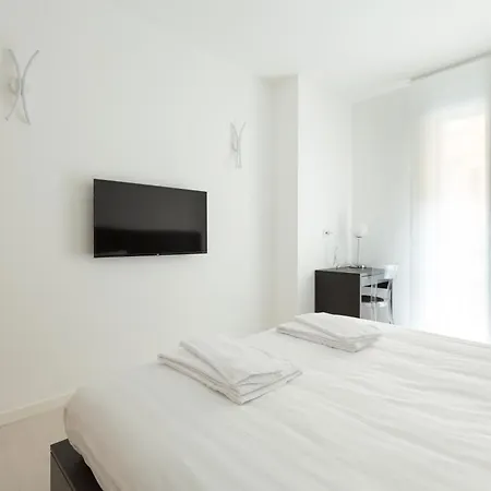 Porta Nuova Bright And Roomy Flat Milán