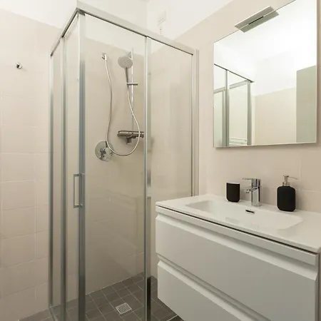 Porta Nuova Bright And Roomy Flat Milán
