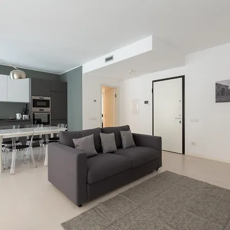 Porta Nuova Bright And Roomy Flat Milán